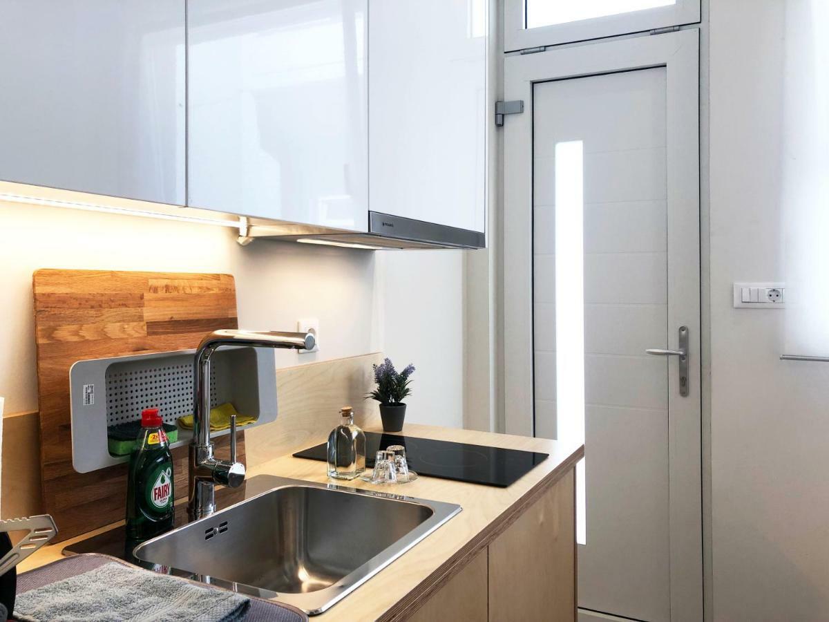 Sunny Micro-Loft Apartment With Outdoor Lounge Bendevis Luaran gambar