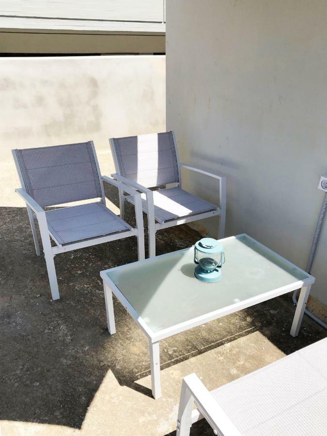 Sunny Micro-Loft Apartment With Outdoor Lounge Bendevis Luaran gambar