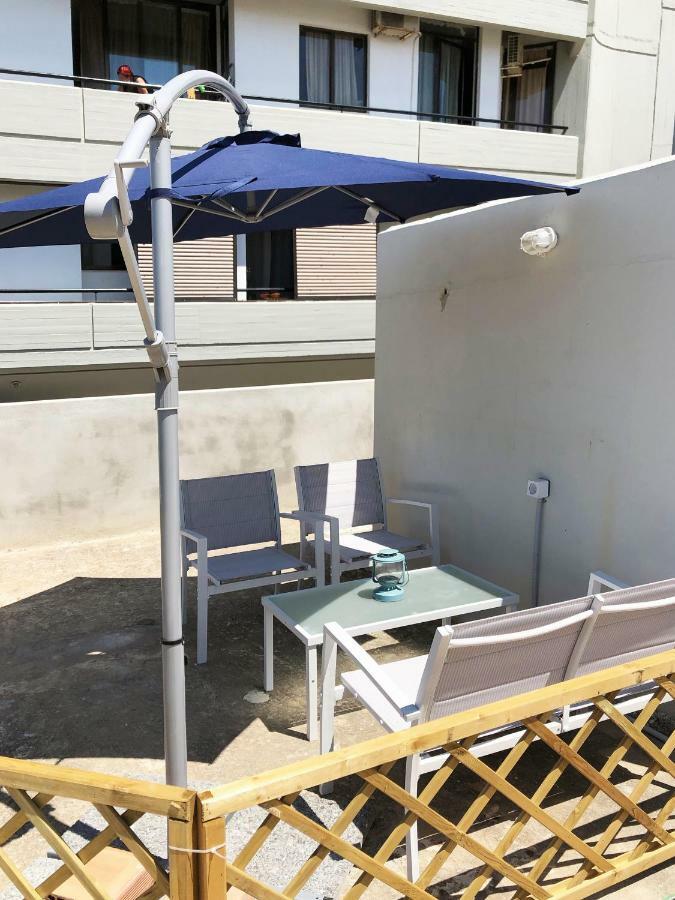 Sunny Micro-Loft Apartment With Outdoor Lounge Bendevis Luaran gambar