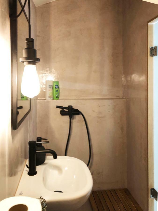Sunny Micro-Loft Apartment With Outdoor Lounge Bendevis Luaran gambar
